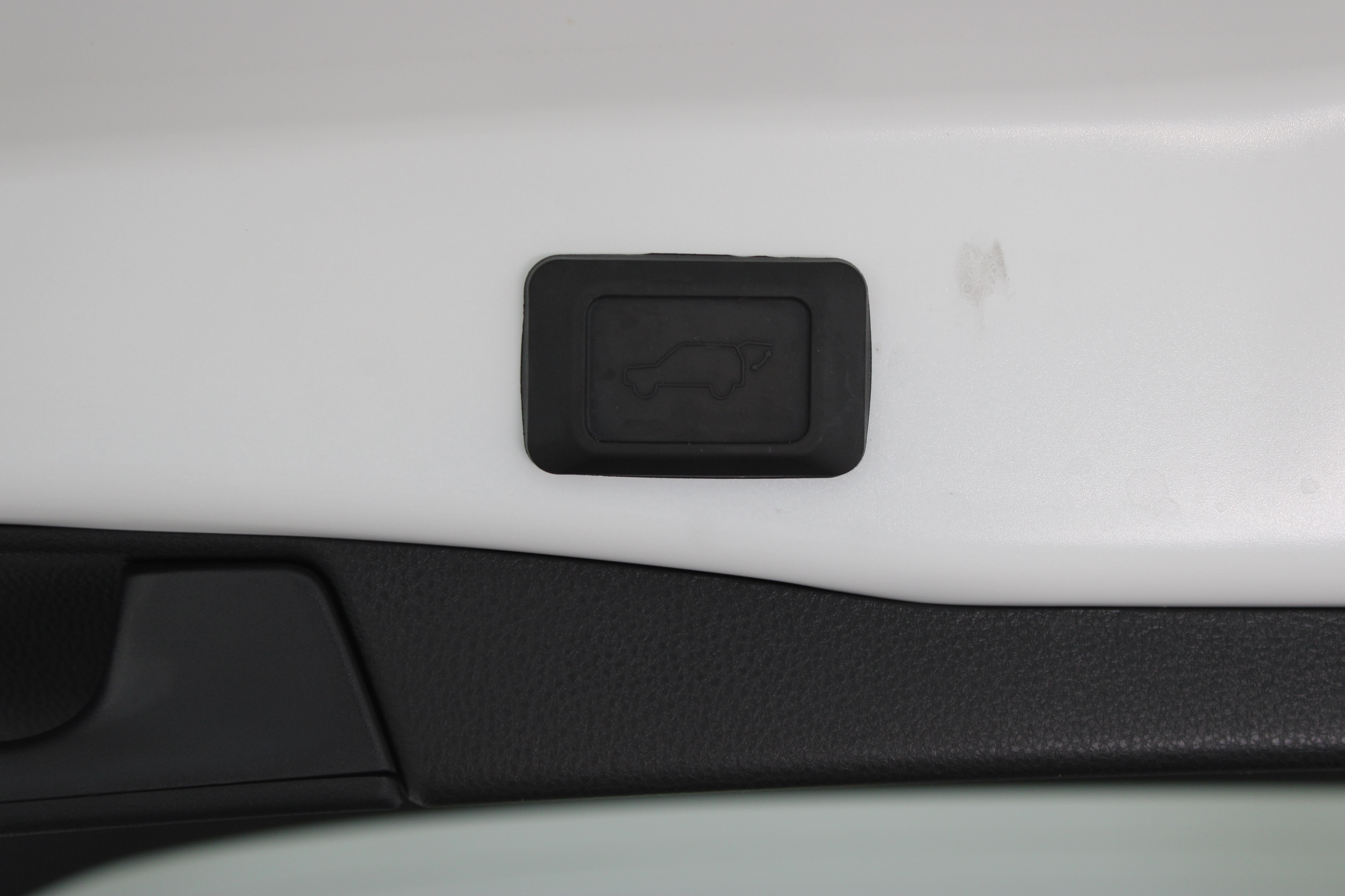Used 2025 Toyota RAV4 XLE w/ Convenience Package FWD image 33