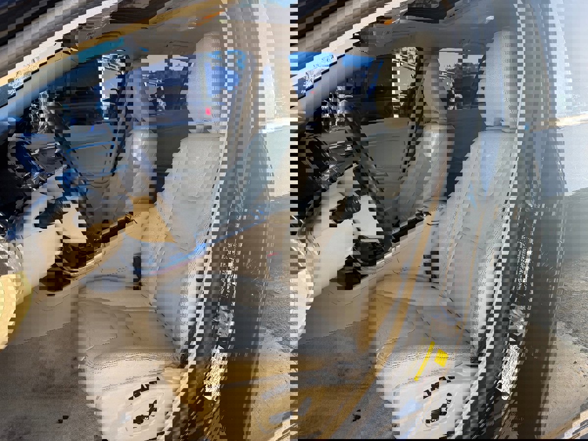 Used 2015 Volvo V60 T5 Platinum image 13