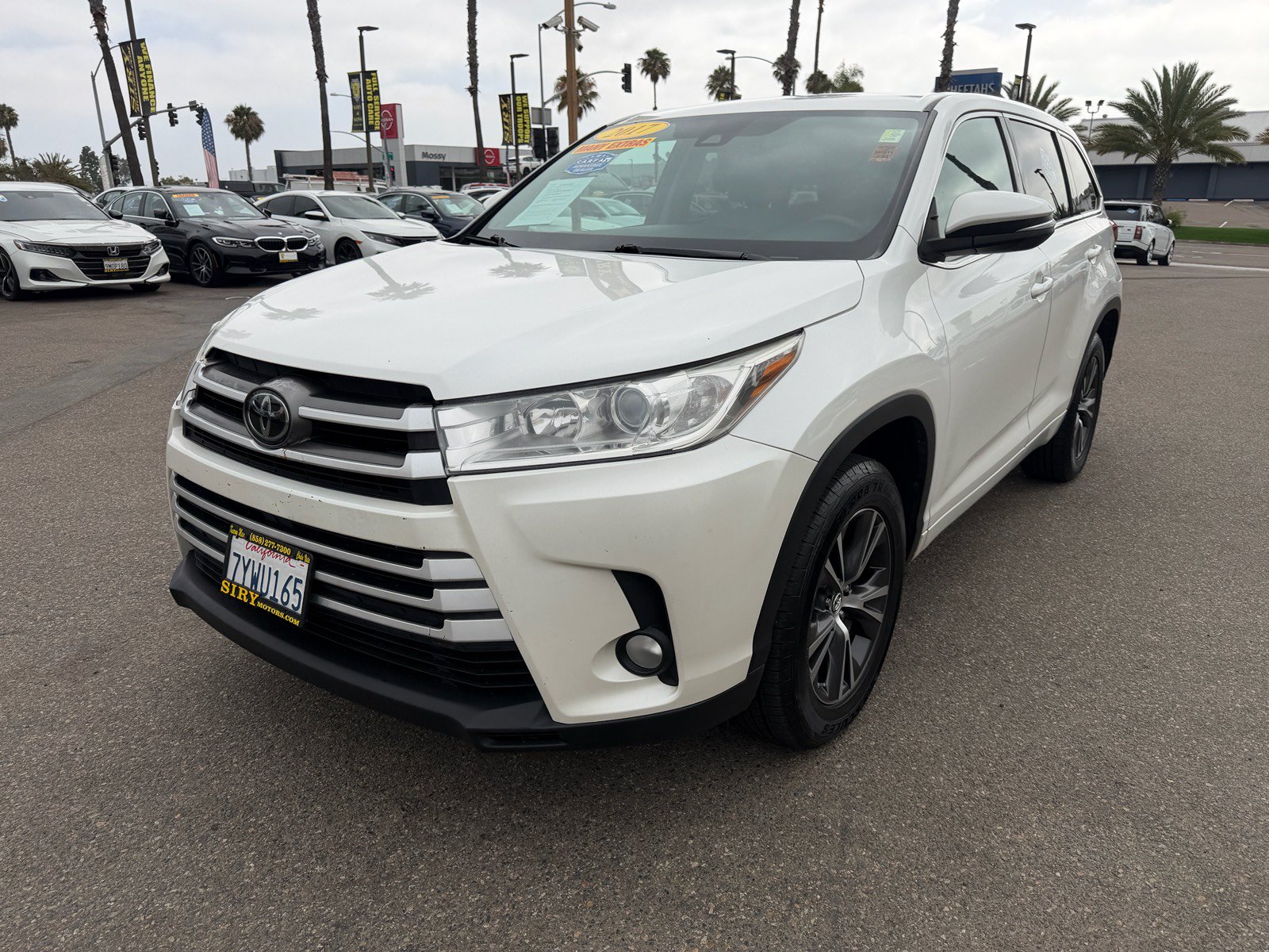 Used 2017 Toyota Highlander Plus w/ Carpet Mat Package FWD image 7