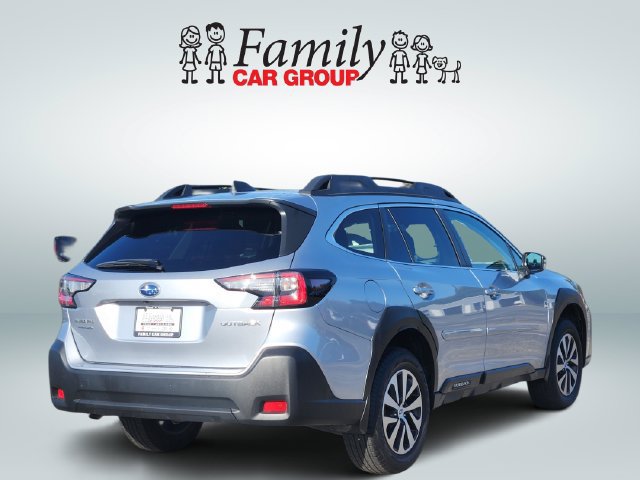 Used 2025 Subaru Outback Premium AWD/4WD image 4