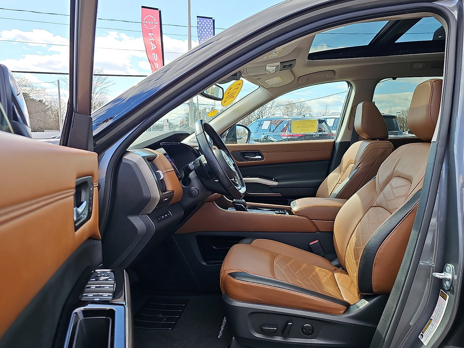 Certified 2022 Nissan Pathfinder Platinum w/ Lighting Package (N93) image 16