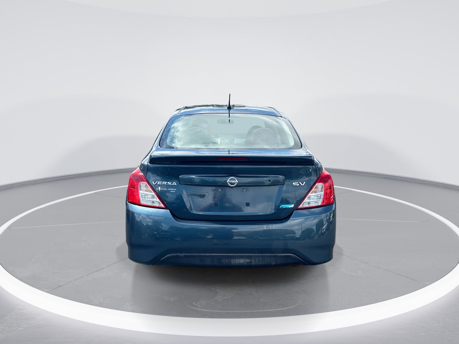Used 2016 Nissan Versa SV FWD image 8