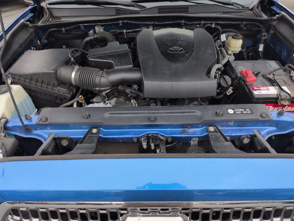 Used 2017 Toyota Tacoma TRD Sport AWD/4WD image 22
