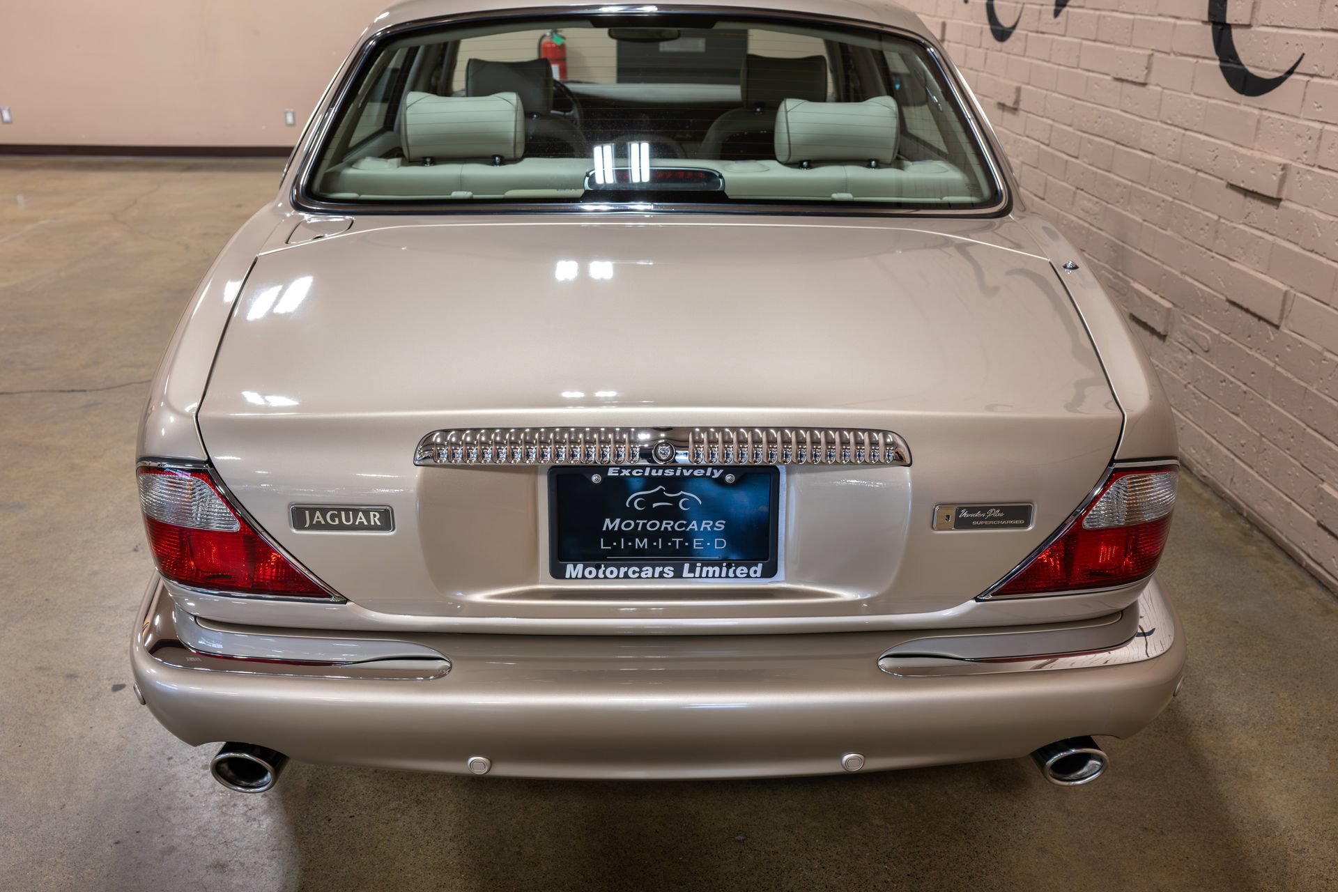 Used 2001 Jaguar XJ Supercharged RWD image 7