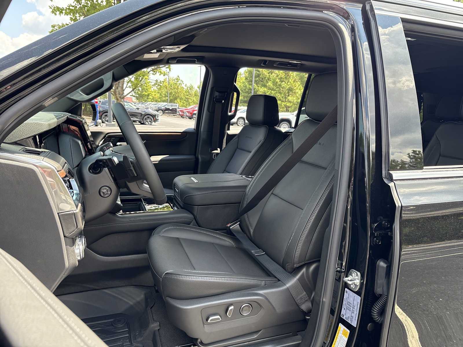 New 2026 GMC Yukon Denali w/ Sun & Power Step Package AWD/4WD image 16