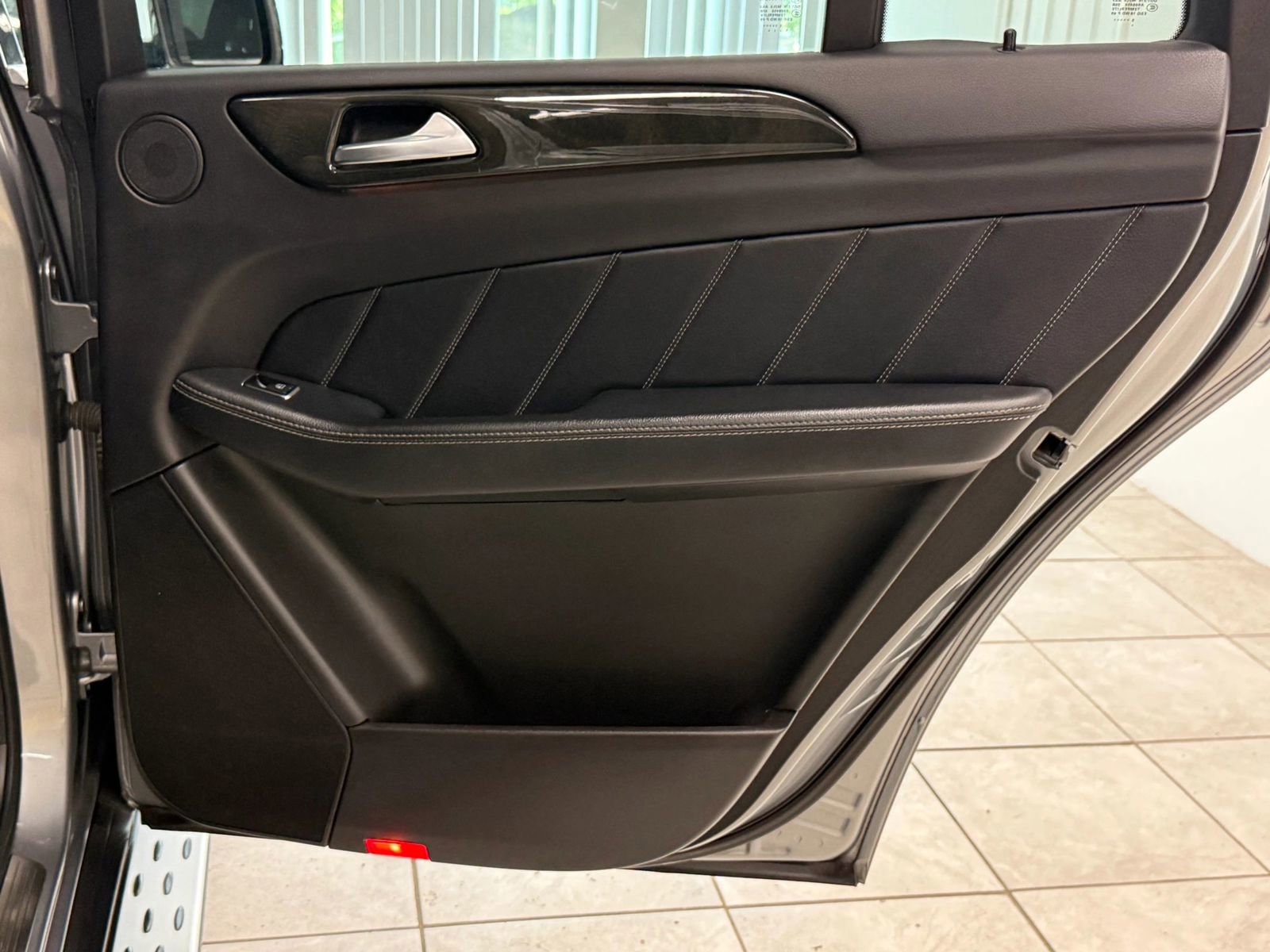 Used 2016 Mercedes-Benz GL 320 BlueTEC 4MATIC w/ Premium I Package image 24