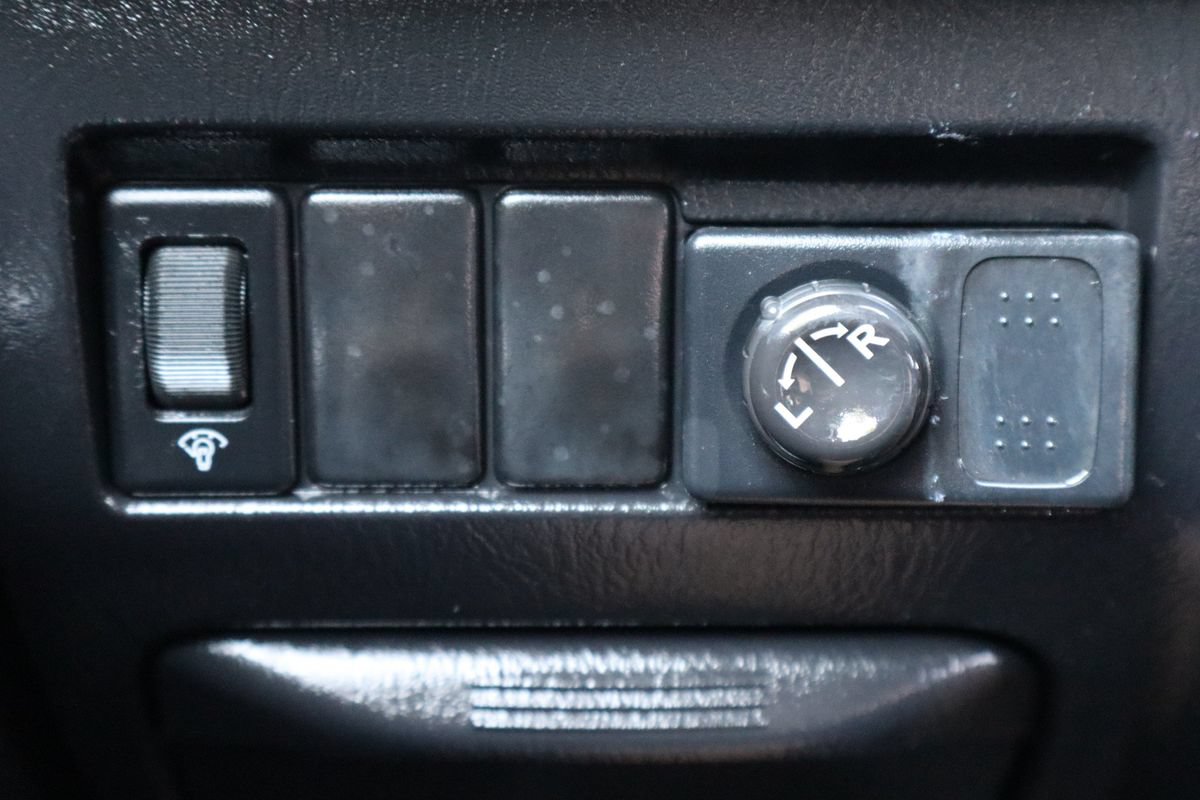 Used 2003 Nissan Pathfinder SE w/ SE Popular Pkg AWD/4WD image 28