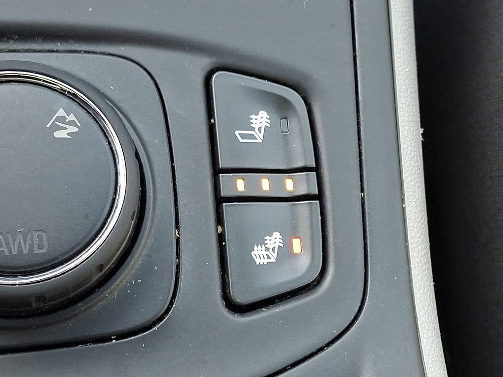 Used 2023 GMC Terrain SLT image 25