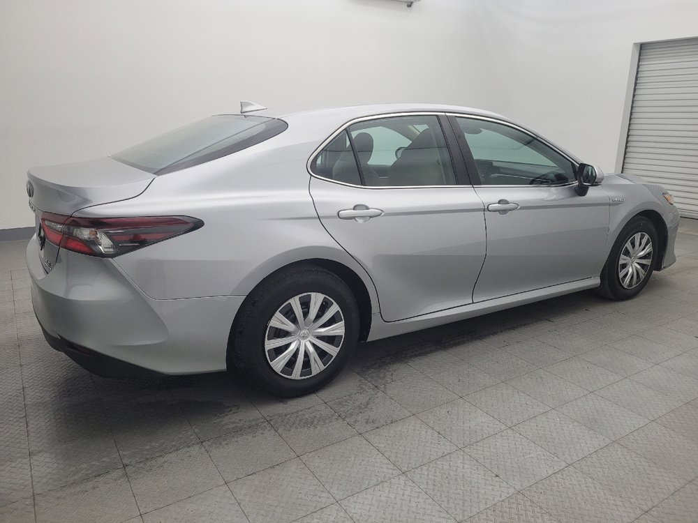 Used 2021 Toyota Camry LE image 10
