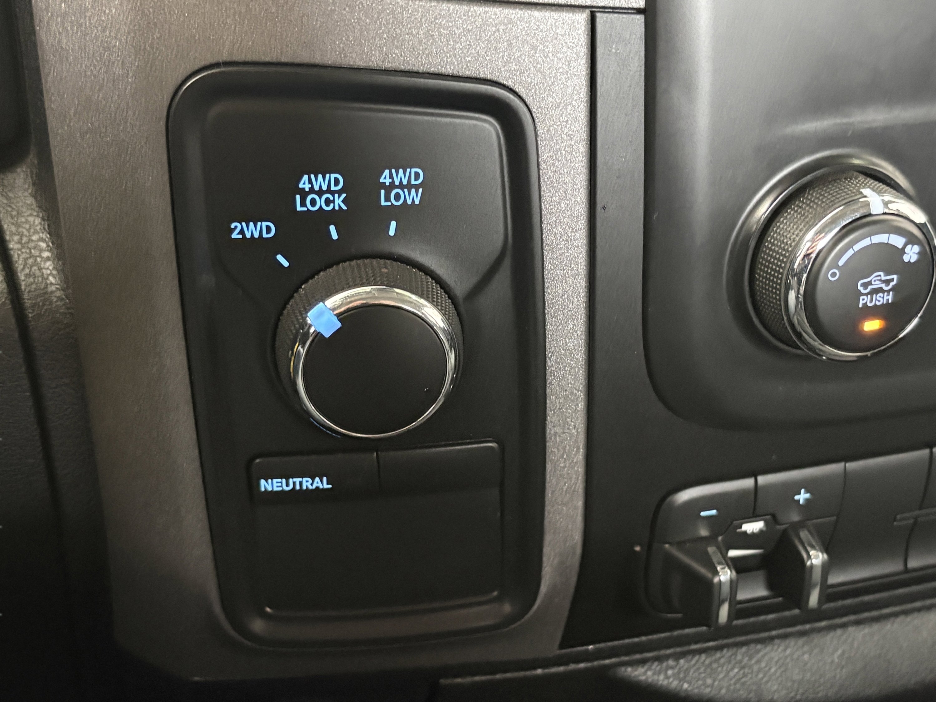 Used 2014 RAM 2500 Tradesman w/ Chrome Appearance Group image 17