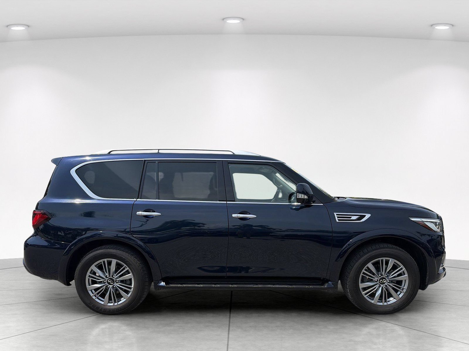 Used 2021 INFINITI QX80 Luxe w/ Cargo Package AWD/4WD image 3