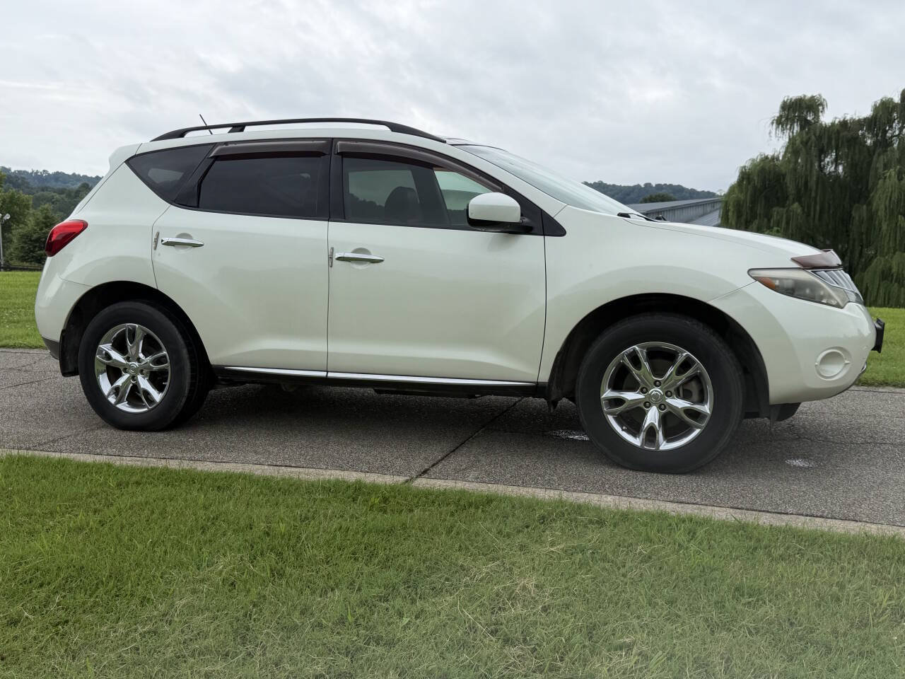 Used 2009 Nissan Murano SL w/ Technology Pkg FWD image 4