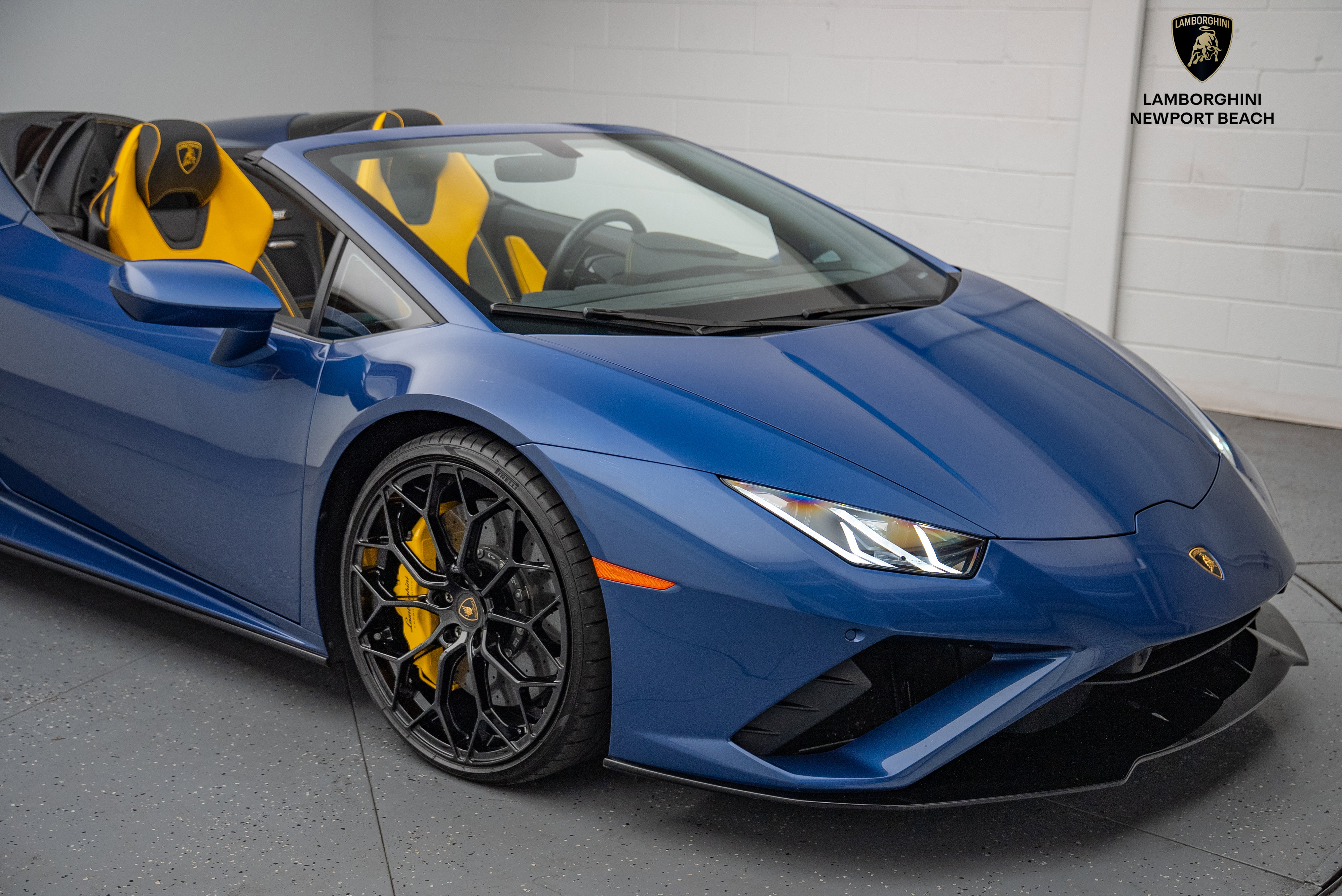 Used 2023 Lamborghini Huracan EVO image 2