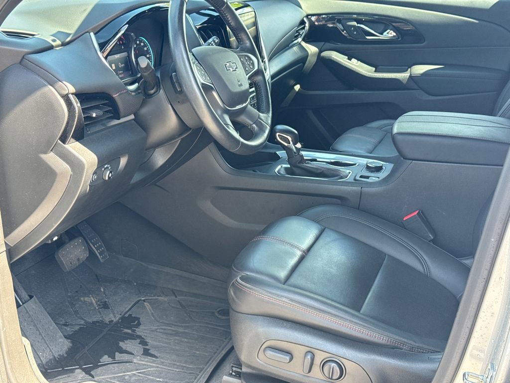 Used 2022 Chevrolet Traverse RS FWD image 9