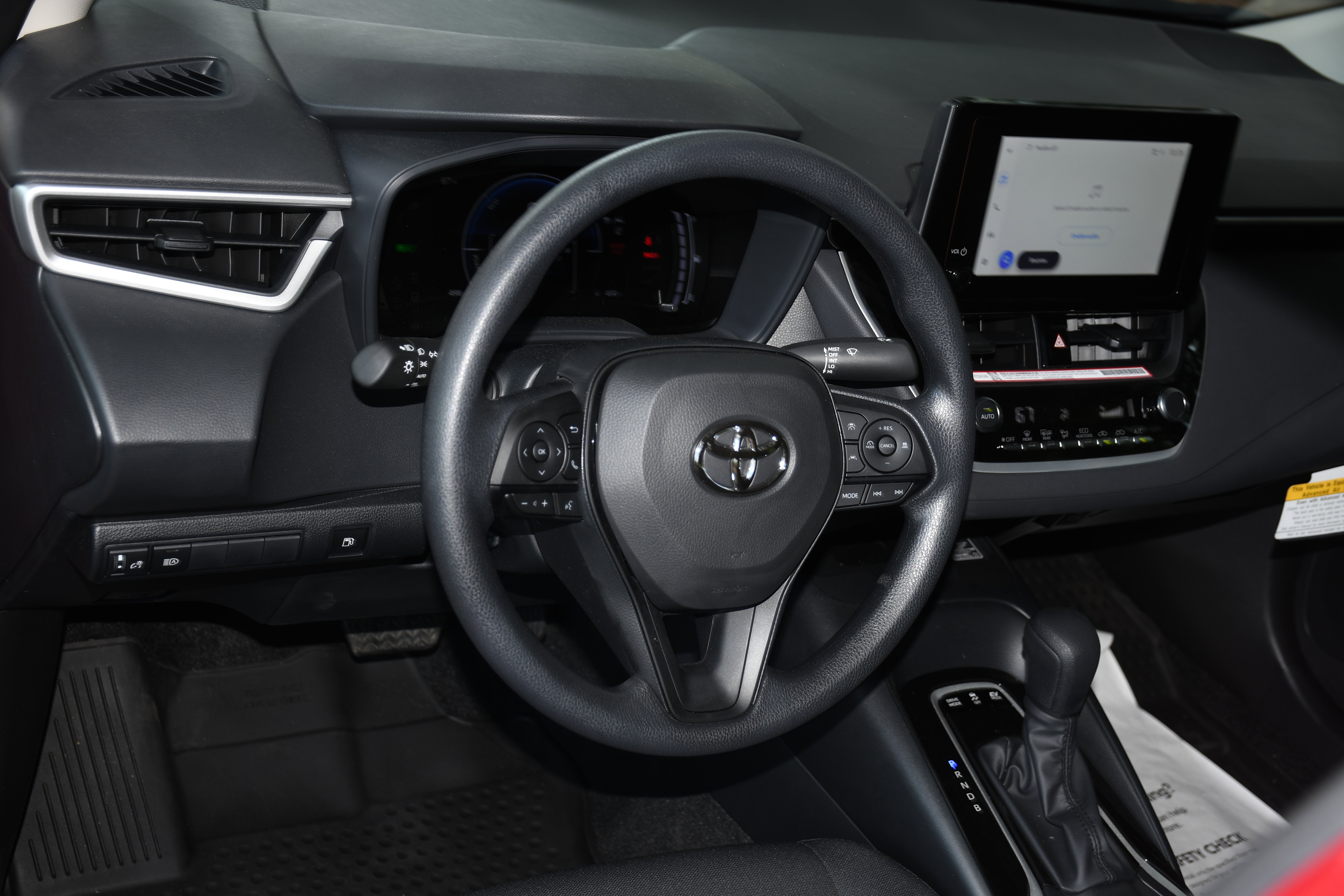 Used 2026 Toyota Corolla LE w/ LE Premium Package FWD image 8