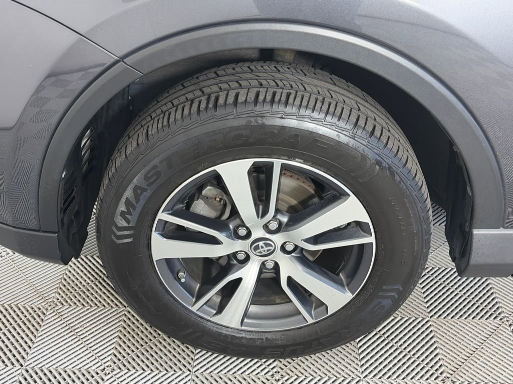 Used 2018 Toyota RAV4 XLE AWD/4WD image 8
