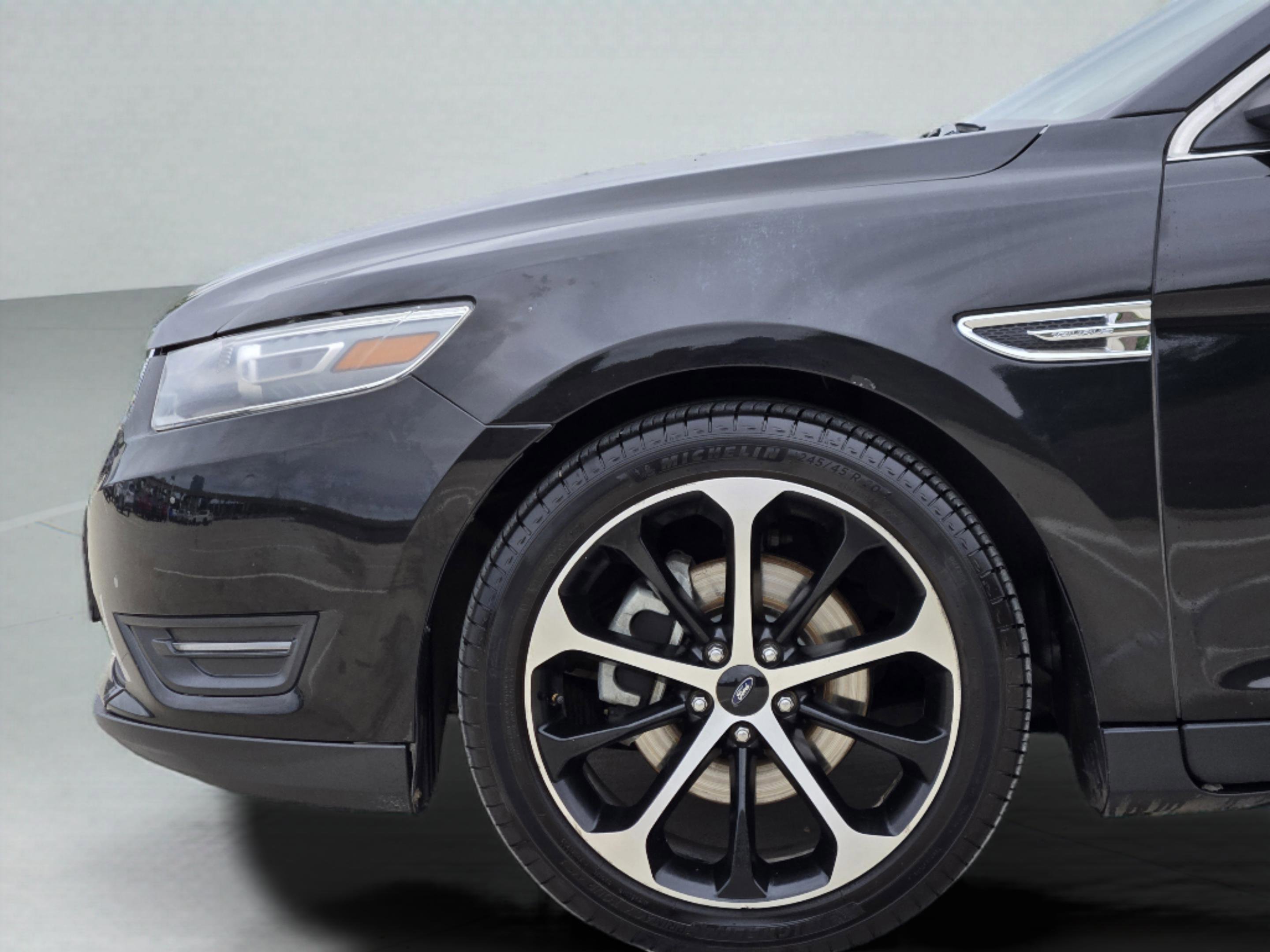 Used 2014 Ford Taurus SEL w/ Equipment Group 201A FWD image 29