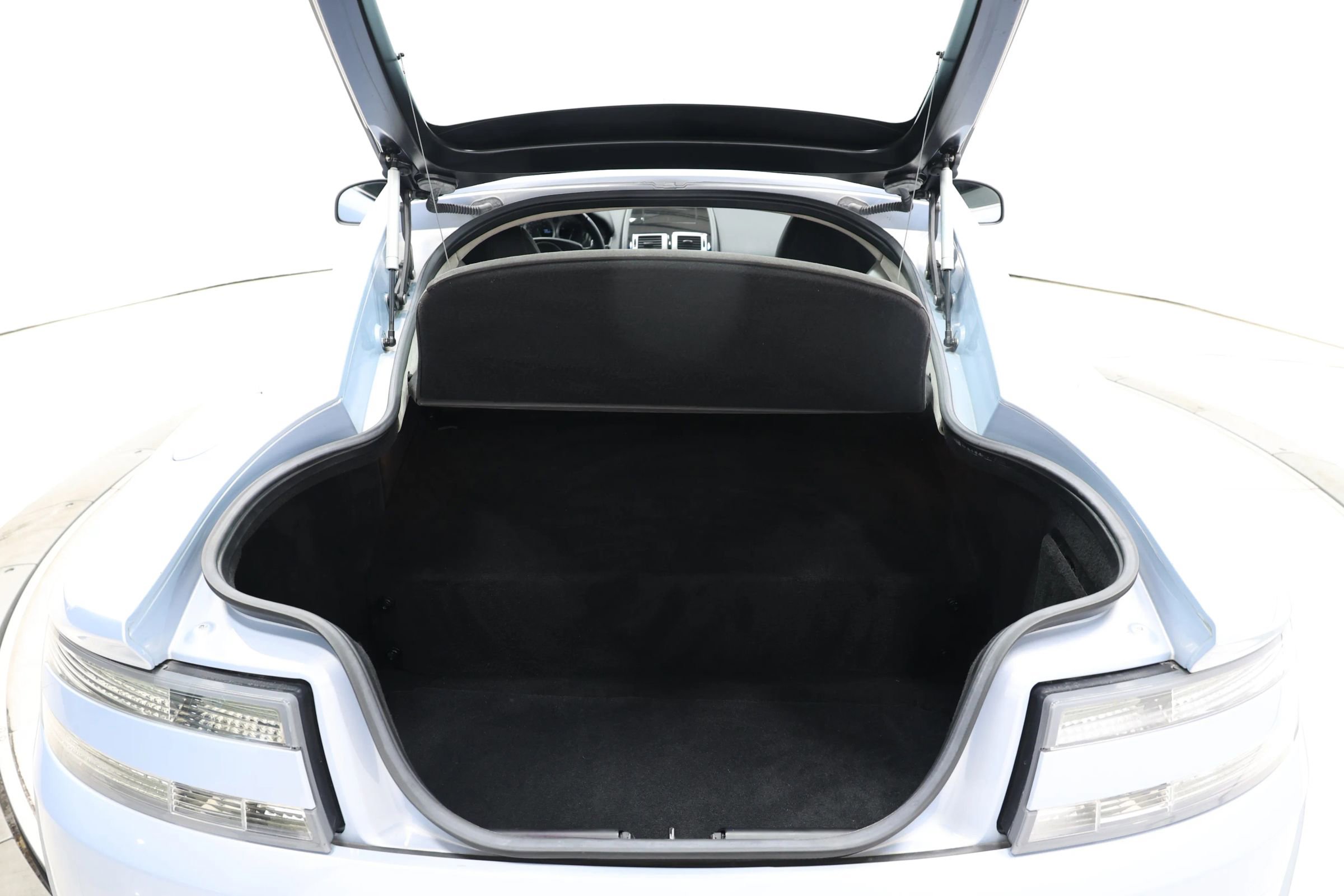 Used 2011 Aston Martin V8 Vantage Coupe image 46