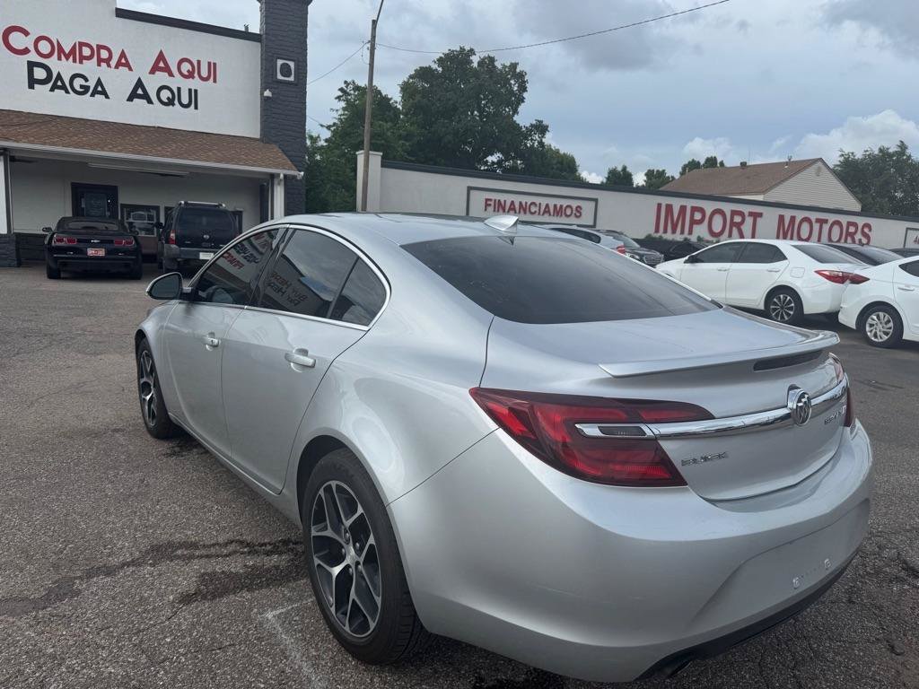 Used 2017 Buick Regal Sport Touring FWD image 4