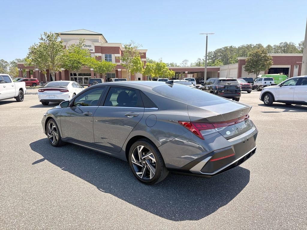 Used 2024 Hyundai Elantra SEL w/ Convenience Package image 5