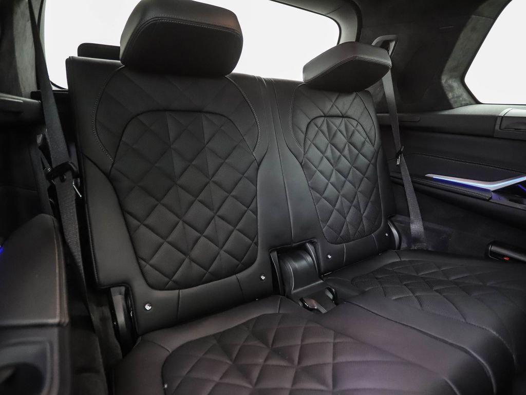 Used 2024 BMW X7 xDrive40i w/ Executive Package image 32
