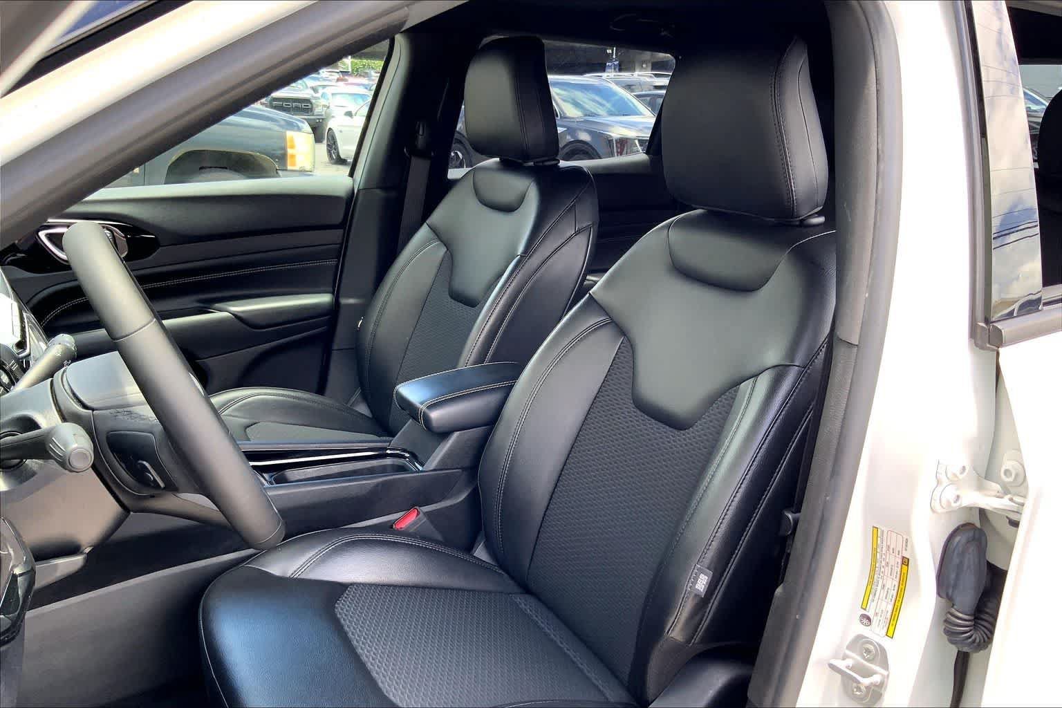 Used 2022 Jeep Compass Latitude FWD image 11