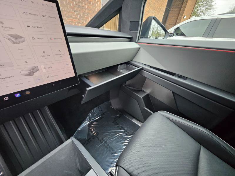 Used 2025 Tesla Cybertruck AWD Crew Cab image 64