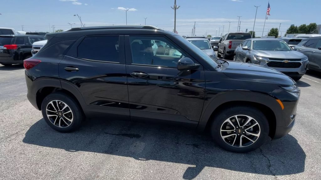 New 2026 Chevrolet TrailBlazer LT w/ Convenience Package FWD image 3