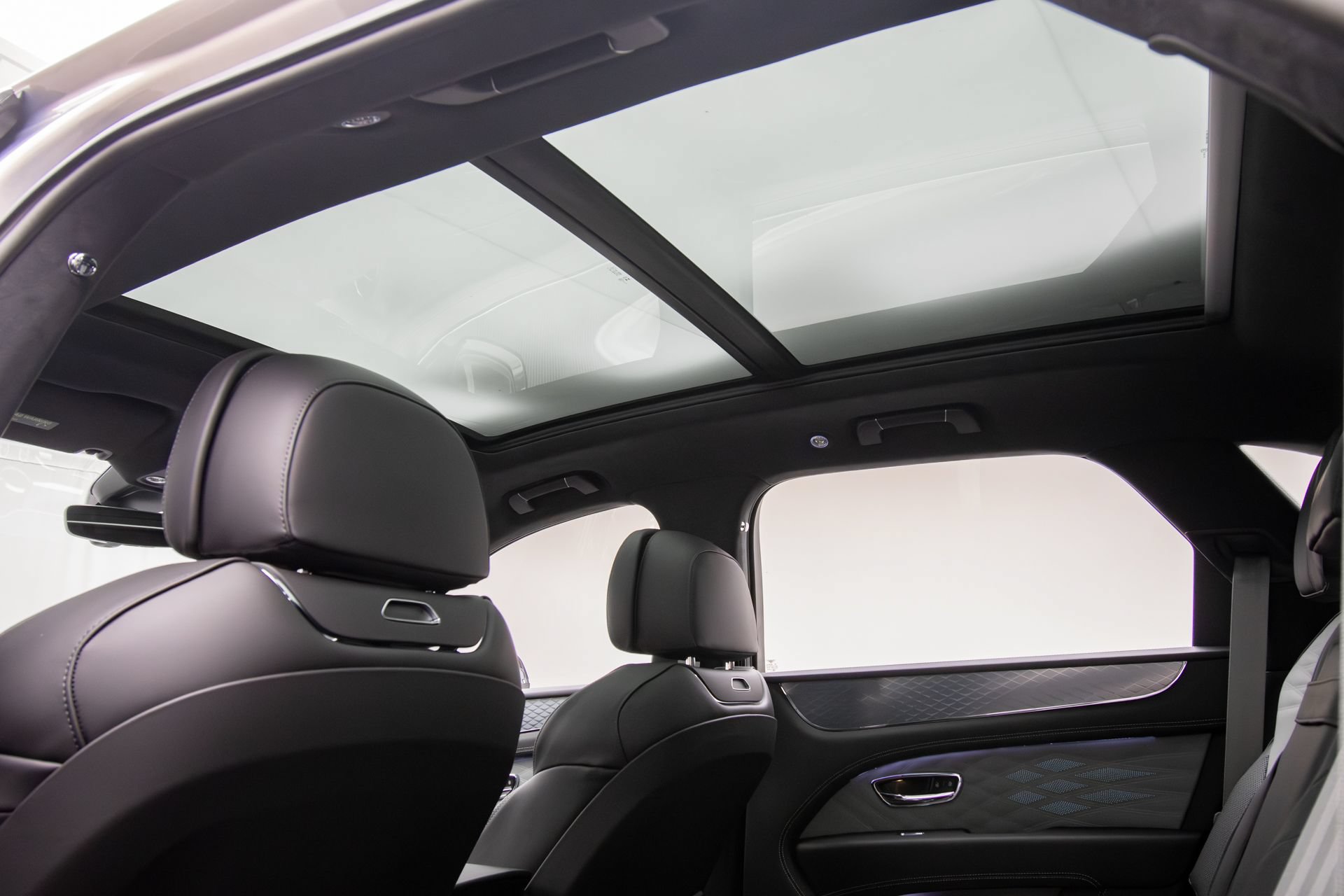 New 2026 Bentley Bentayga AWD/4WD image 23