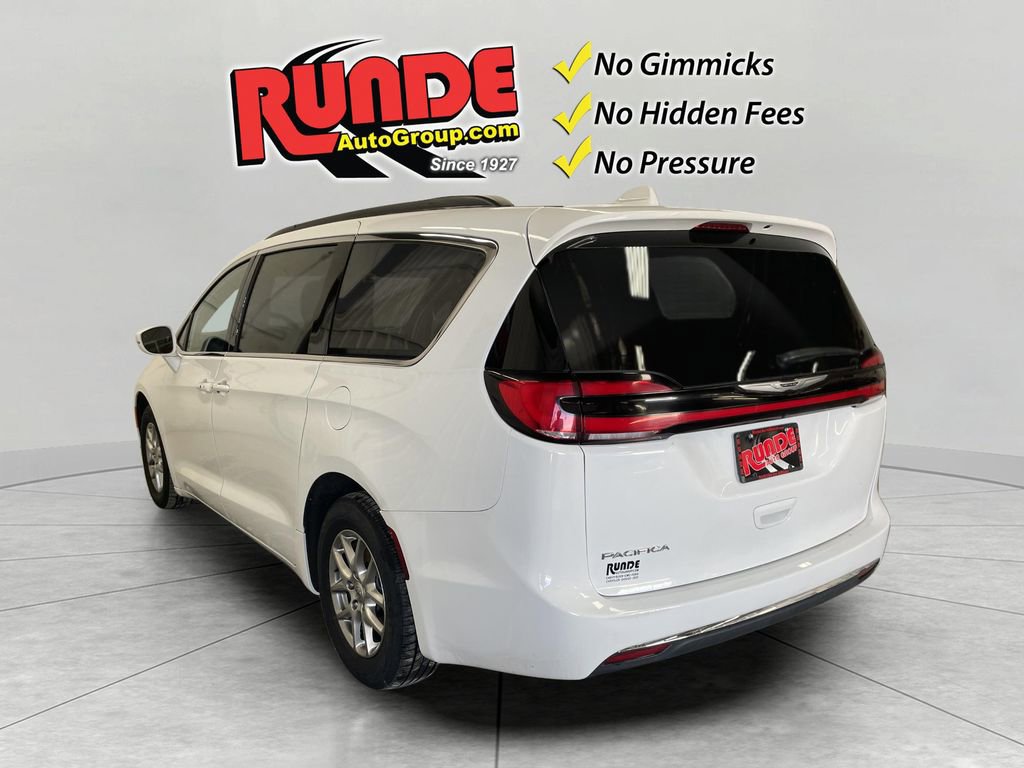 Used 2022 Chrysler Pacifica Touring FWD image 5