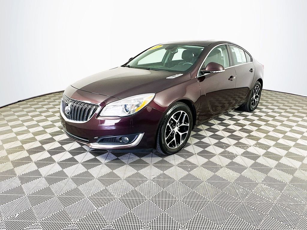 Used 2017 Buick Regal Sport Touring FWD image 5