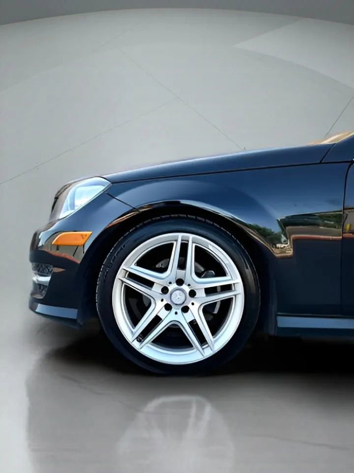 Used 2013 Mercedes-Benz C 250 Coupe image 33