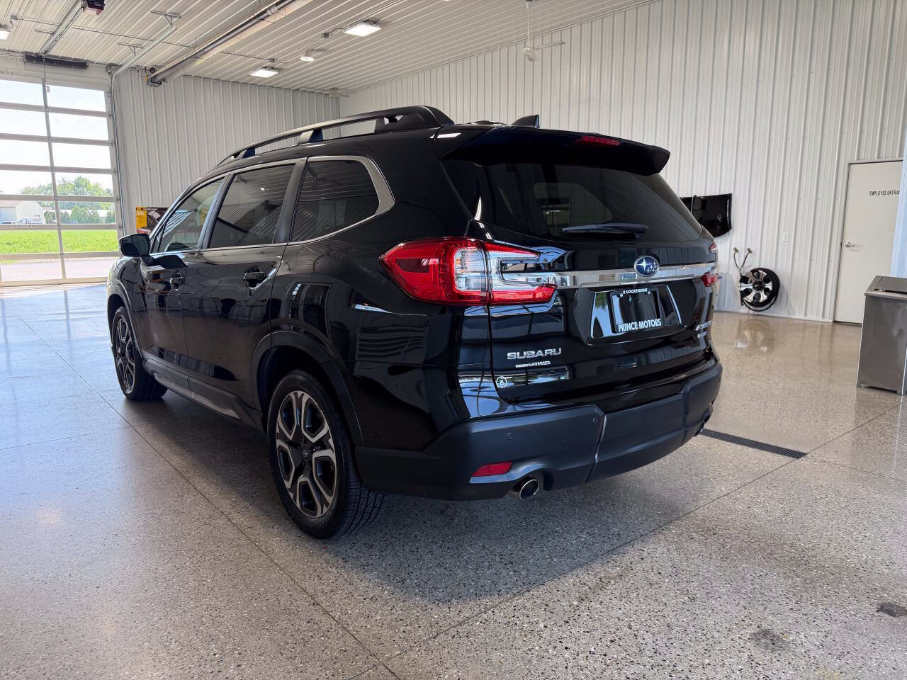 Used 2023 Subaru Ascent Limited AWD/4WD image 3