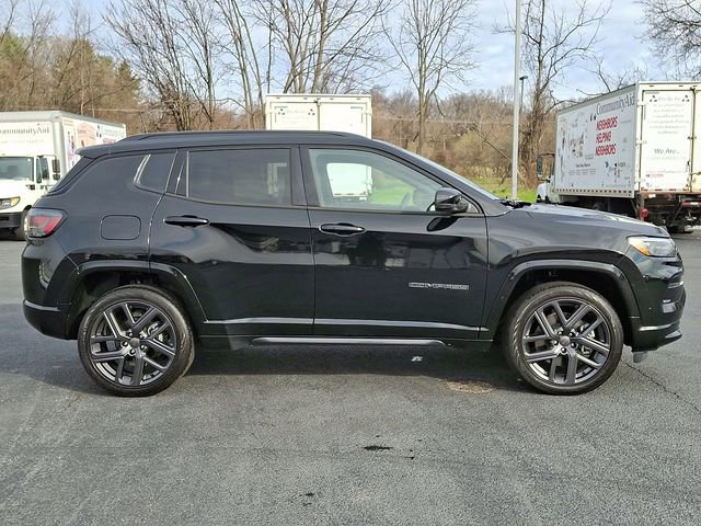 Used 2024 Jeep Compass Limited w/ High Altitude Package AWD/4WD image 10