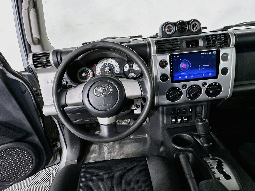 Used 2010 Toyota FJ Cruiser 4WD image 21