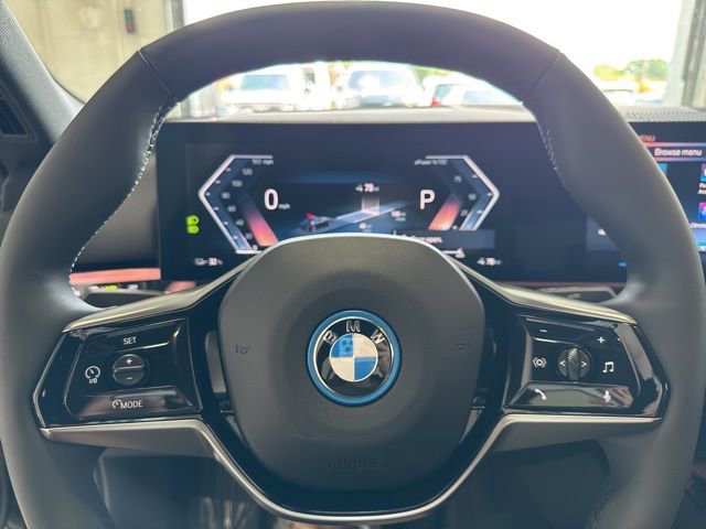 Used 2025 BMW i5 xDrive40 w/ Premium Package image 33