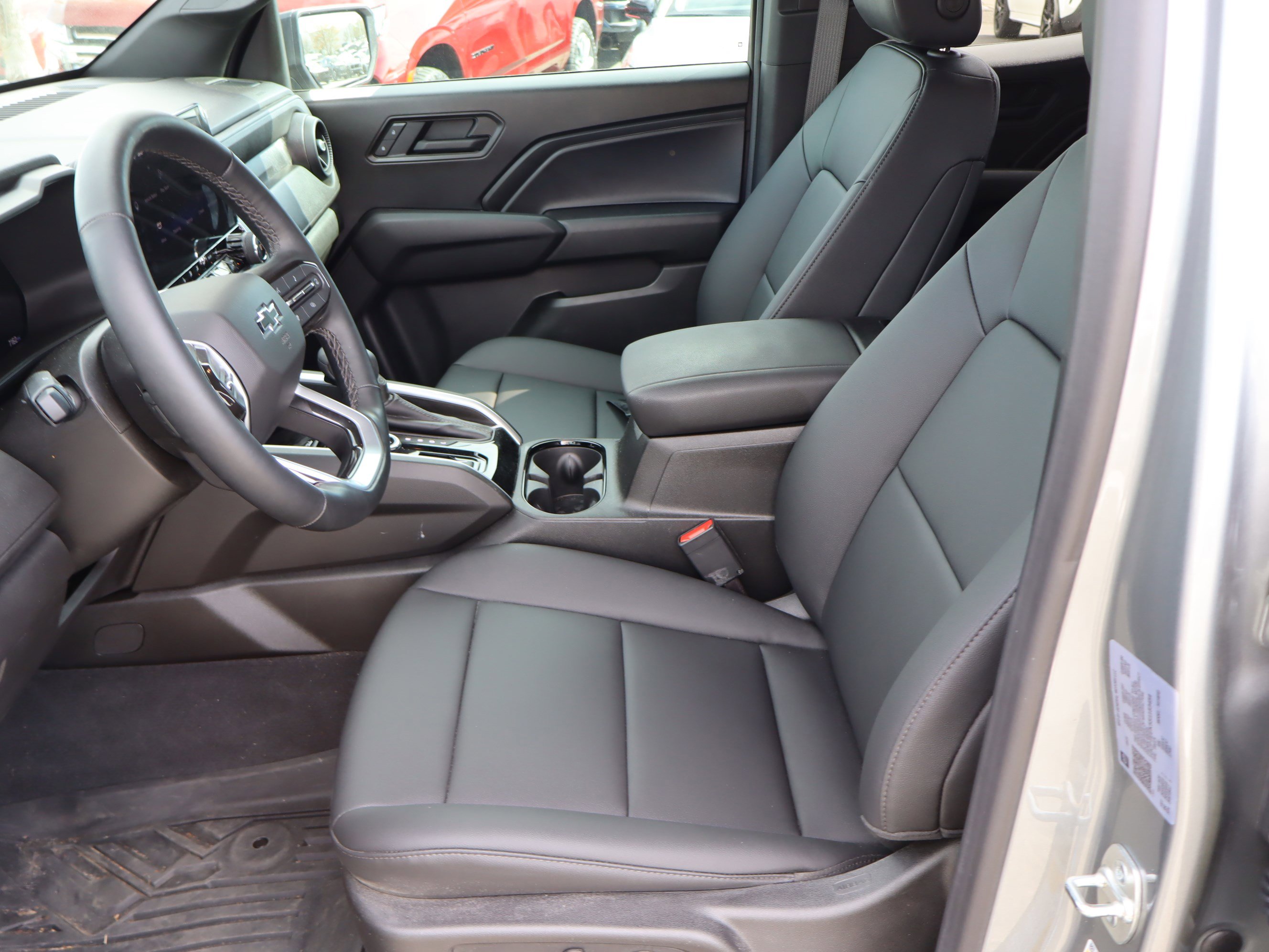 Used 2025 Chevrolet Colorado Trail Boss image 19