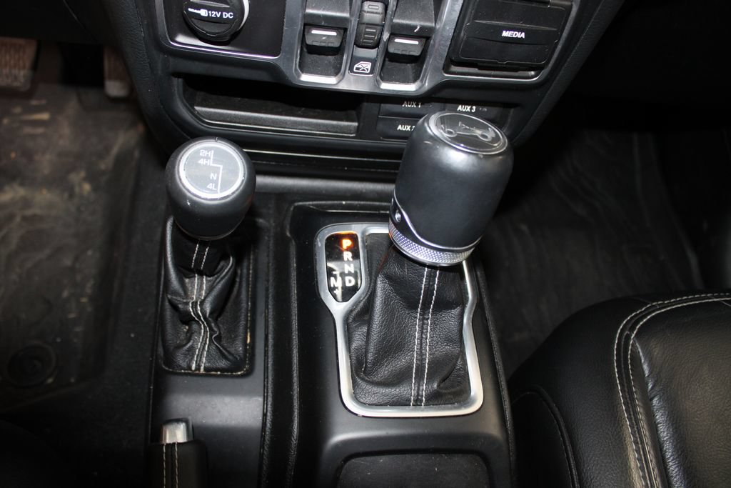 Used 2018 Jeep Wrangler Unlimited Sahara AWD/4WD image 28
