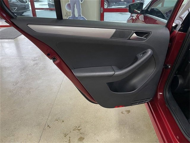 Used 2017 Volkswagen Jetta SE image 25