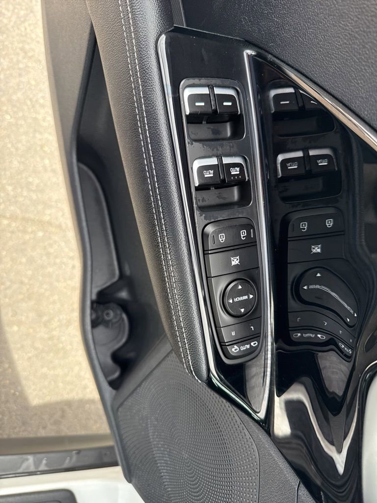 Used 2022 Kia Niro EX image 17