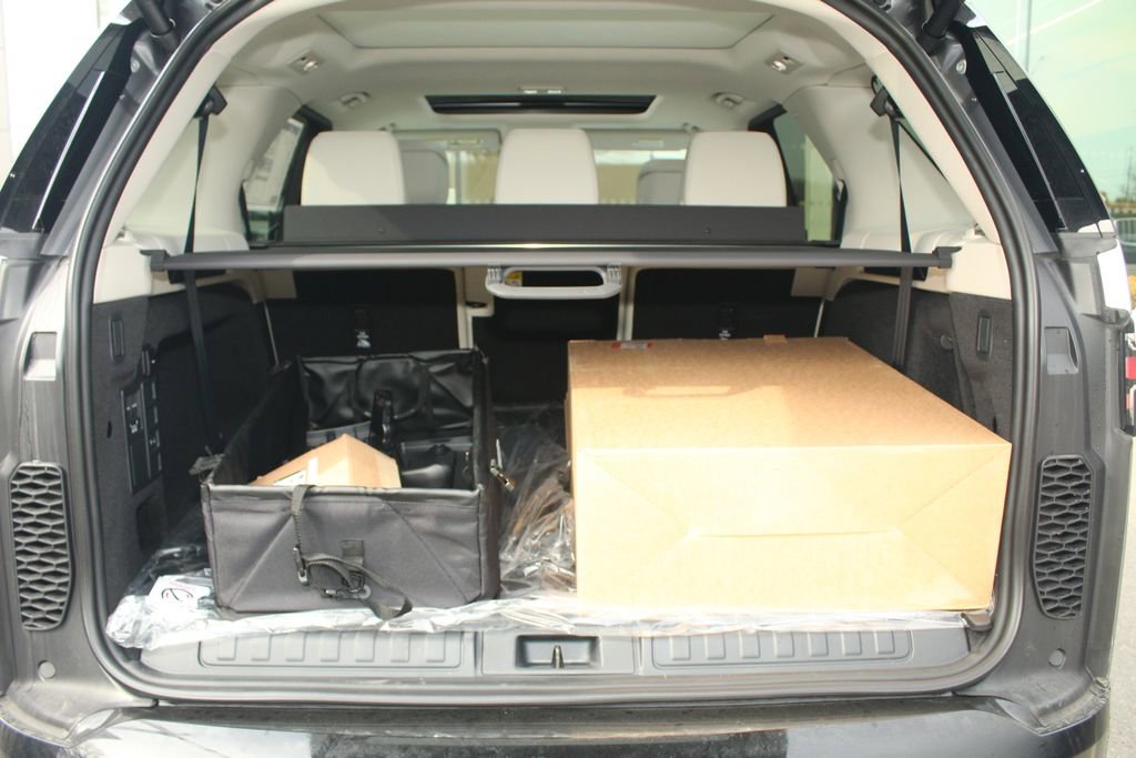 New 2026 Land Rover Discovery Dynamic SE AWD/4WD image 12