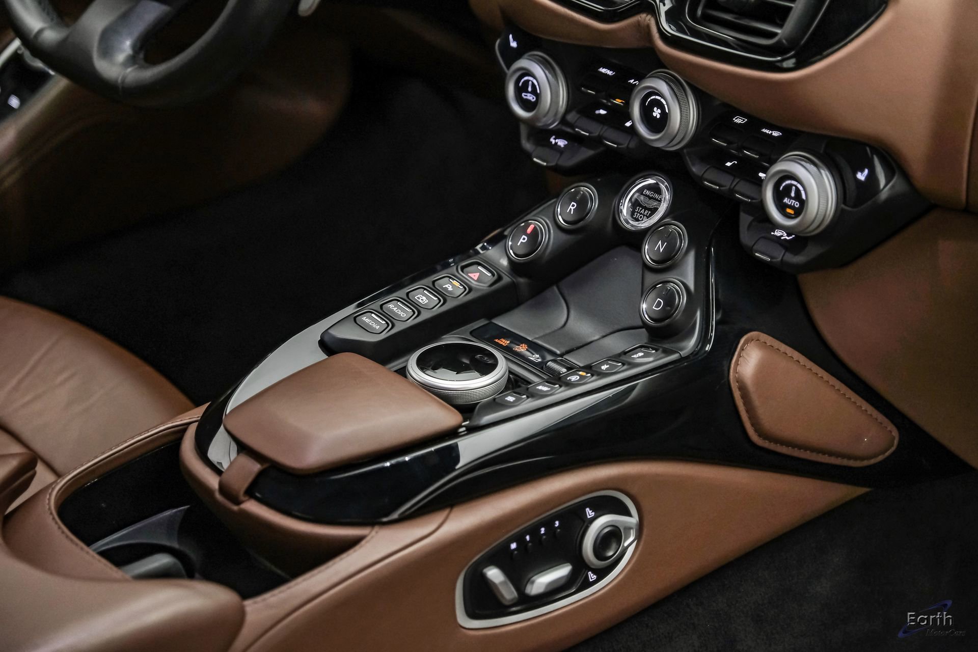Used 2020 Aston Martin V8 Vantage Coupe RWD image 46