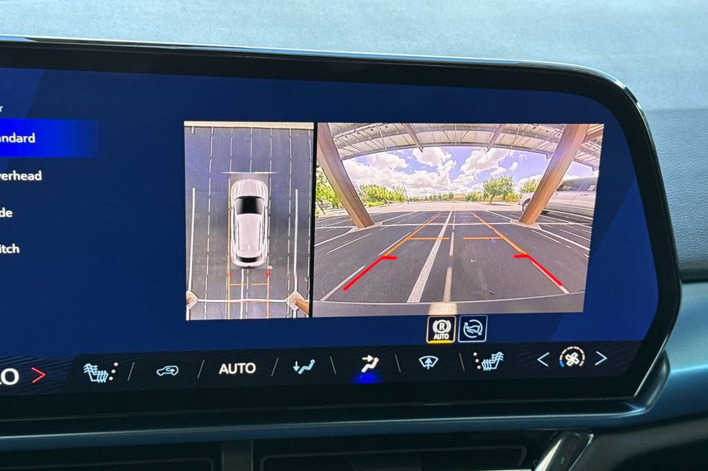 Used 2026 Chevrolet Equinox EV LT FWD image 30