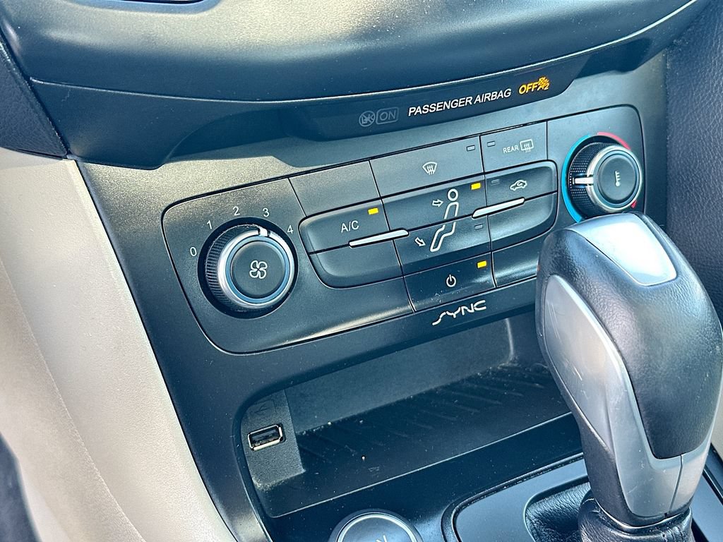 Used 2015 Ford Focus SE w/ SE Sport Package FWD image 14