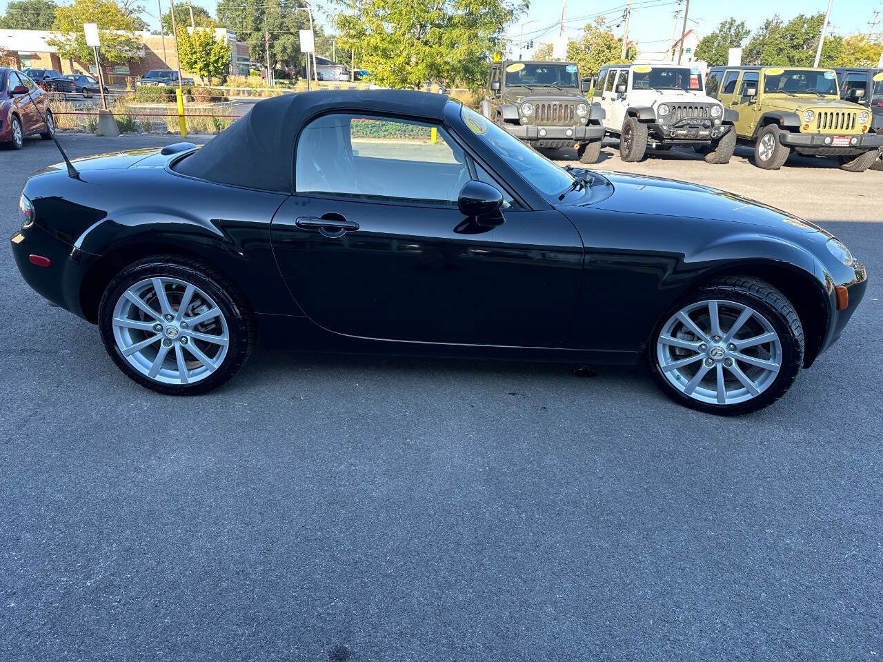 Used 2006 MAZDA MX-5 Miata Sport image 24