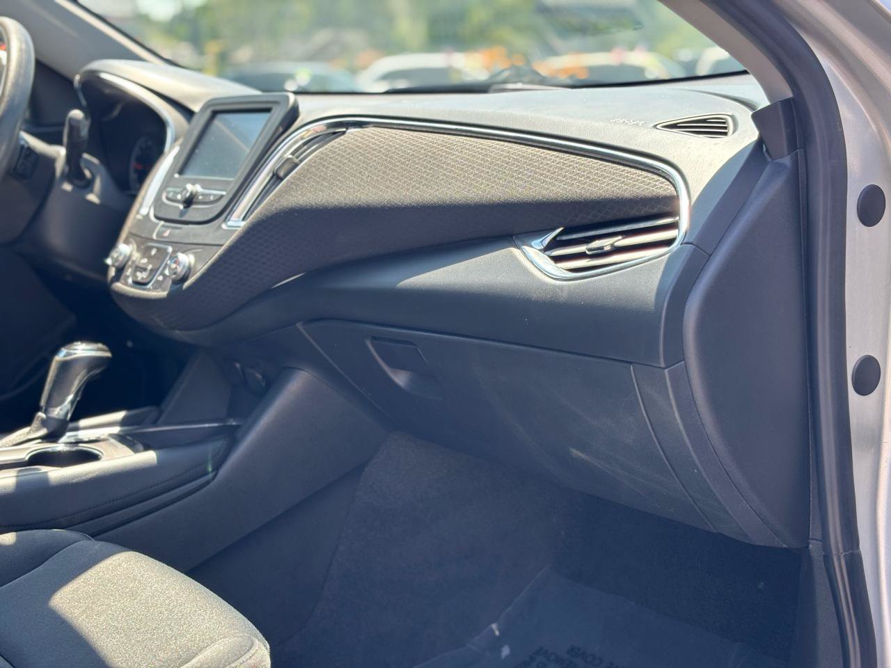 Used 2017 Chevrolet Malibu LT FWD image 42