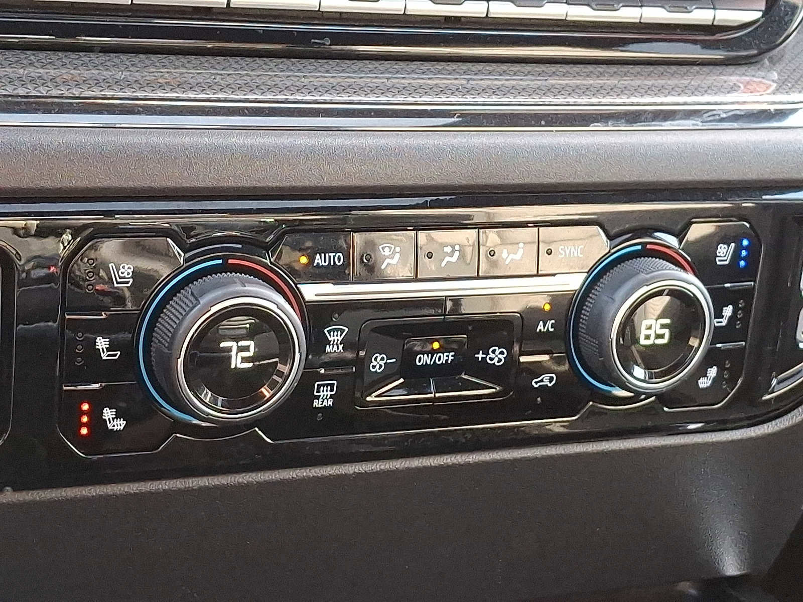 Used 2023 Chevrolet Silverado 1500 ZR2 image 16