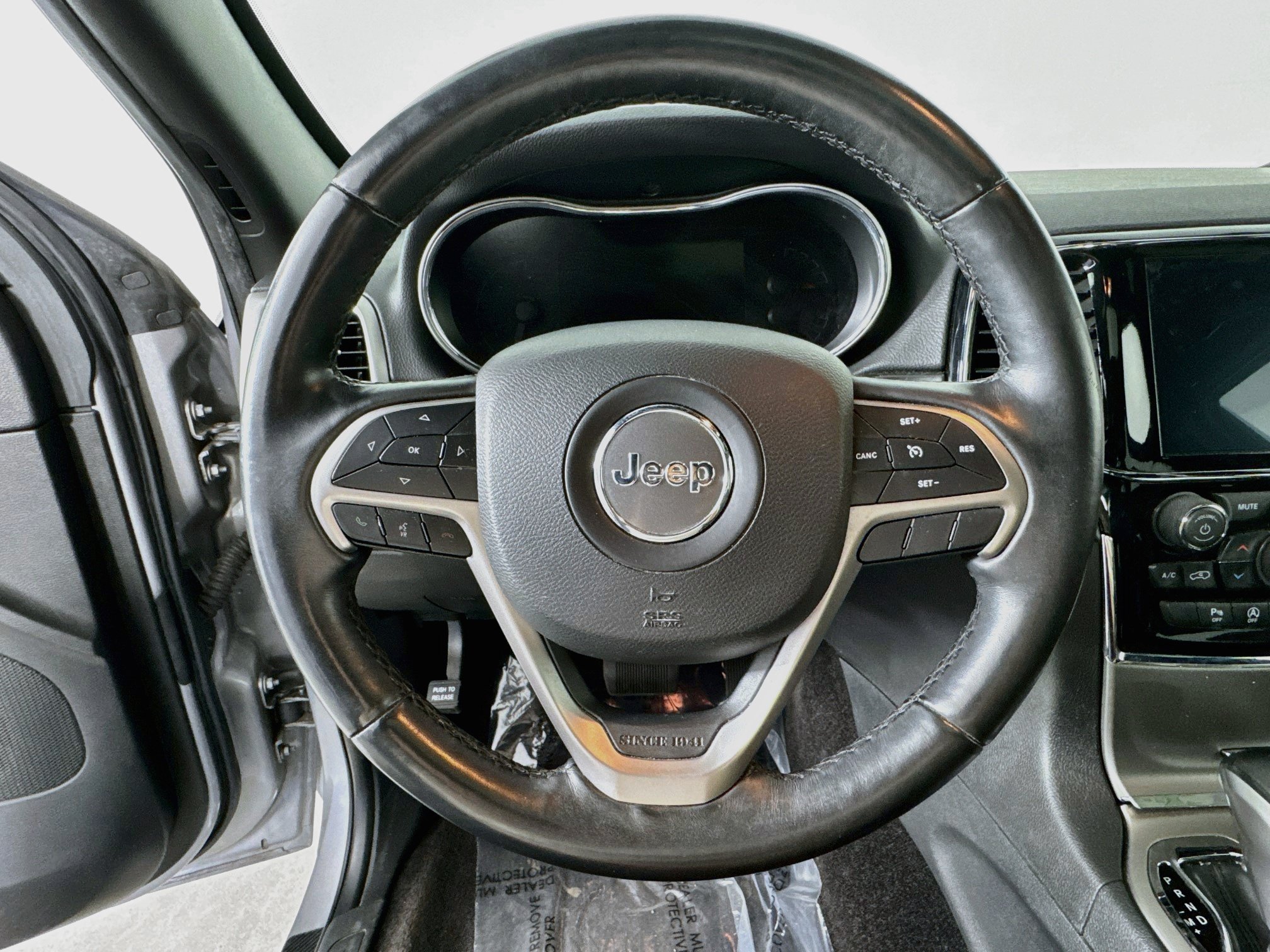 Used 2019 Jeep Grand Cherokee Altitude AWD/4WD image 11