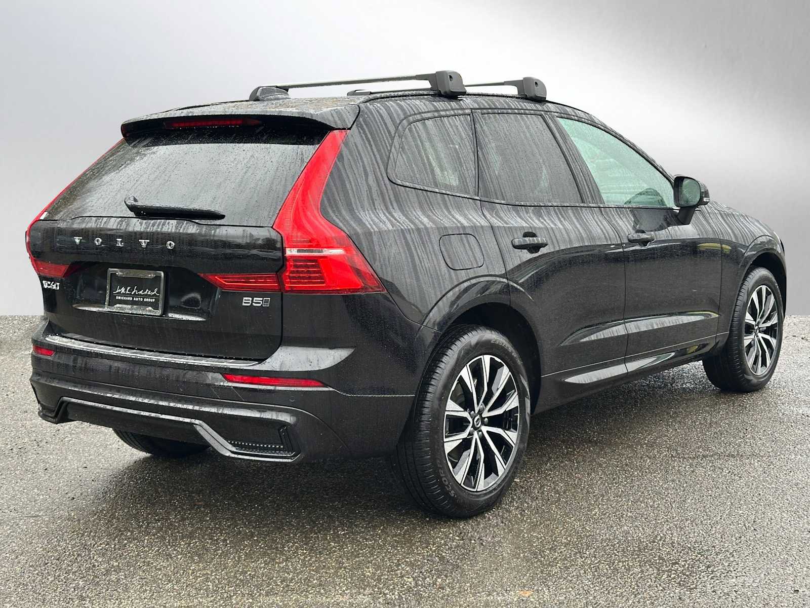 Used 2025 Volvo XC60 B5 Core w/ Protection Package Premier image 3