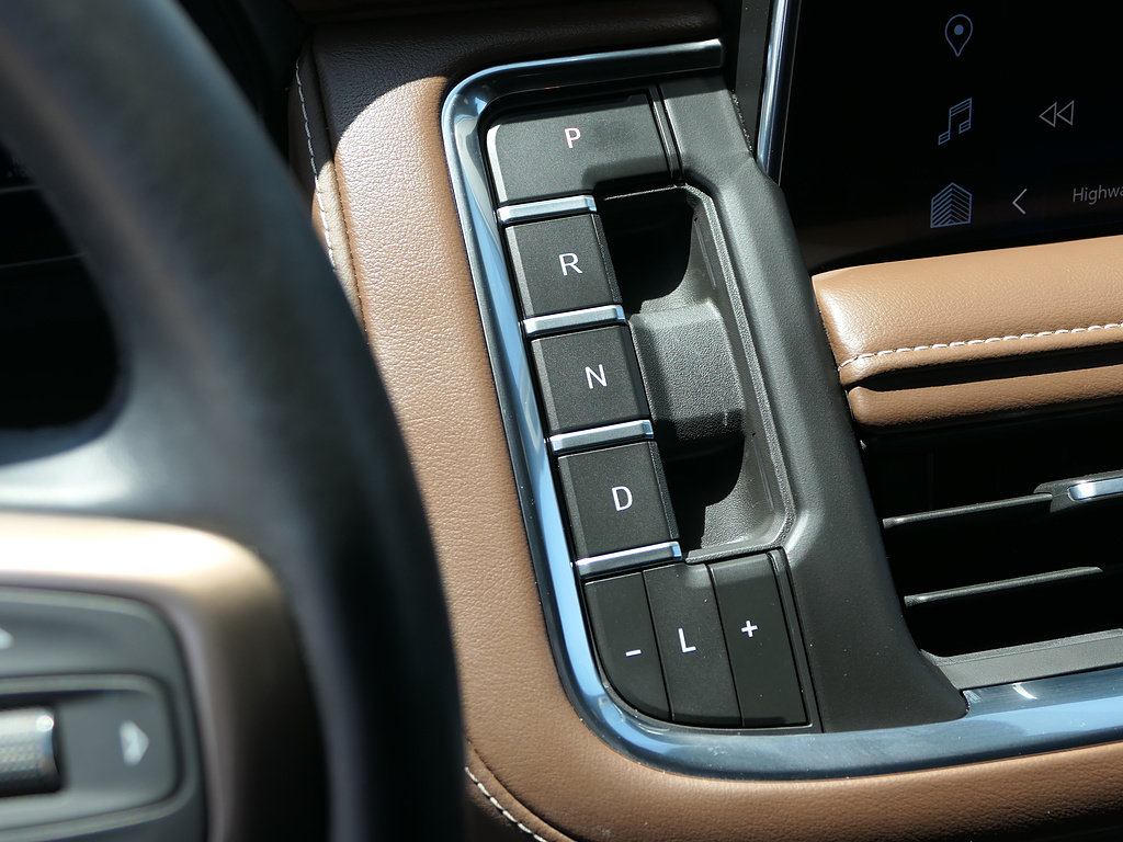 Used 2024 Chevrolet Suburban High Country w/ Advanced Technology Package AWD/4WD image 19